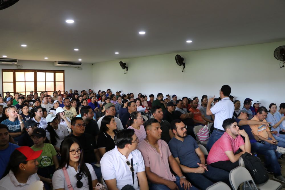 Colaboradores de Banpro participan en Team Building