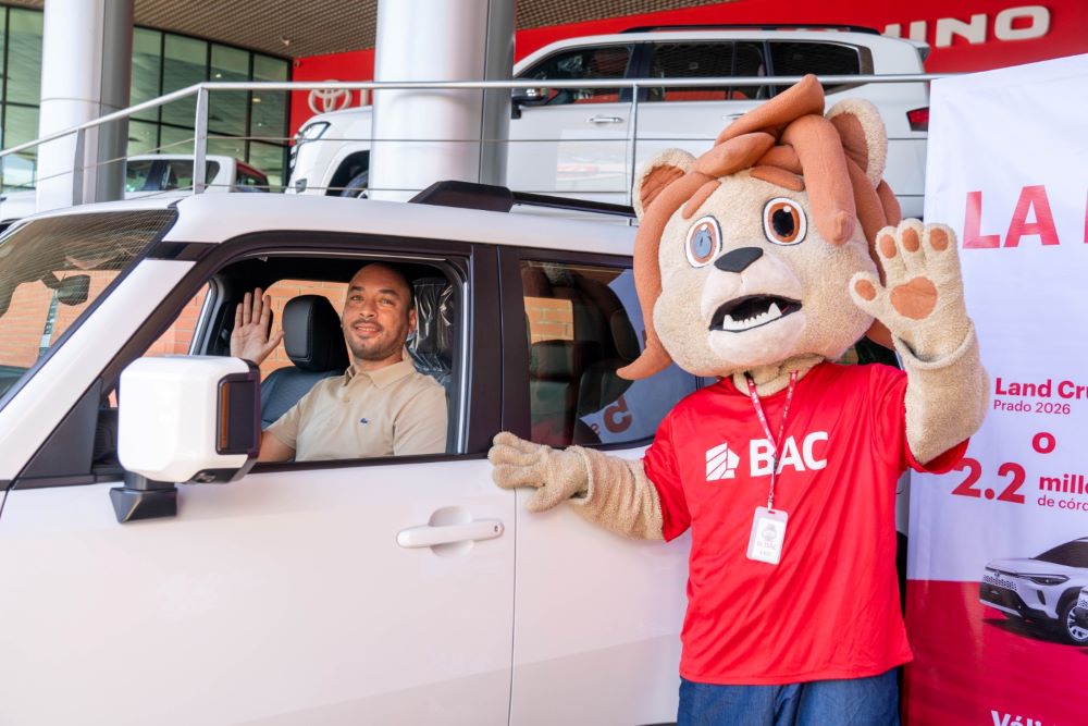 Premian a los ganadores de la promoción “La Regalona BAC”