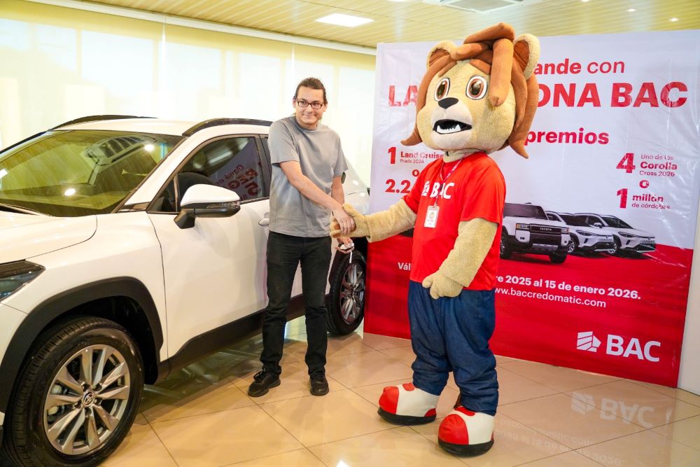 Premian a los ganadores de la promoción “La Regalona BAC”
