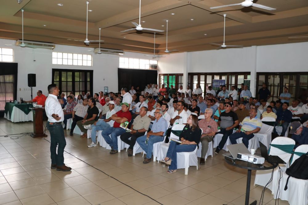 Celebran encuentro con productores de maní de occidente