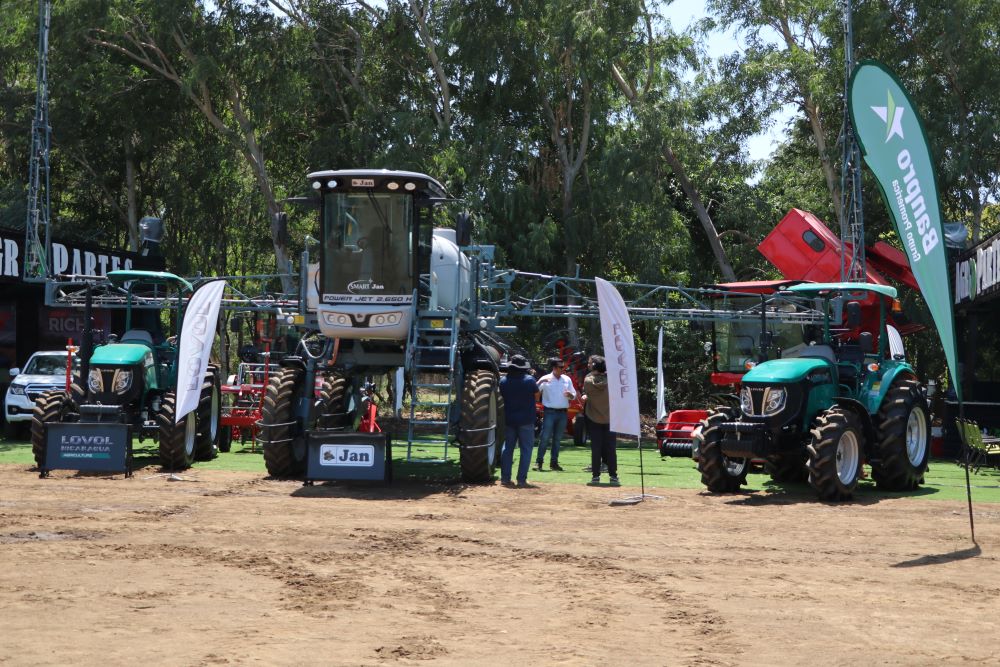 Banpro presenta sus servicios financieros en la feria agrícola en Telica