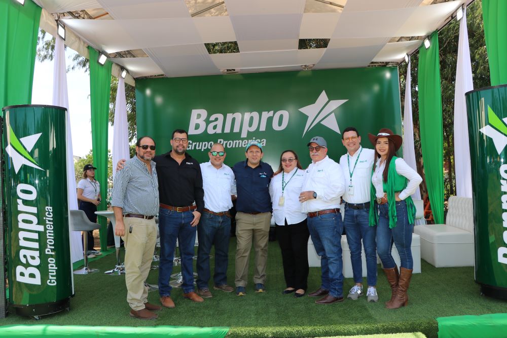 Banpro presenta sus servicios financieros en la feria agrícola en Telica
