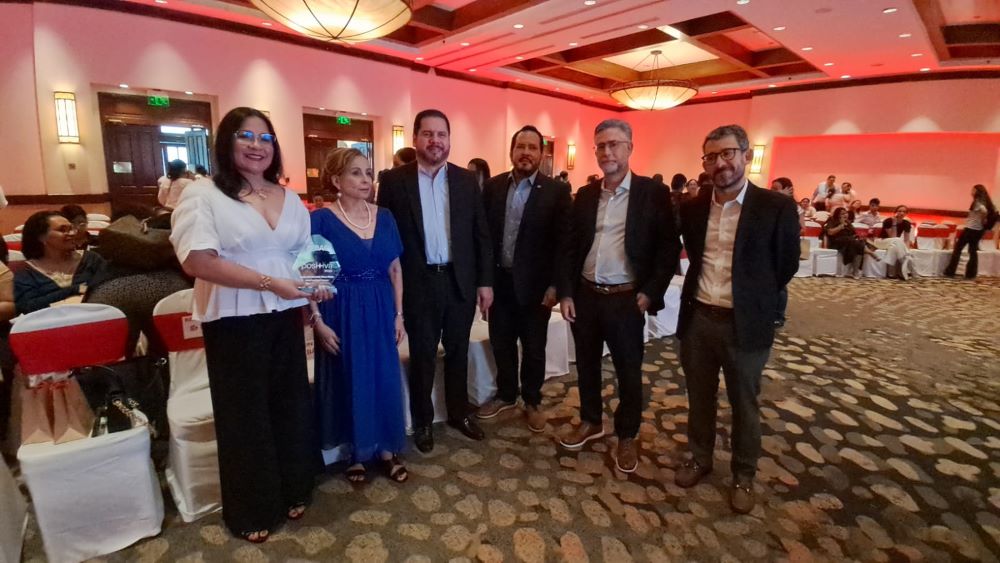 BAC premia a Asados Doña Tania como Pyme Positiva 2026