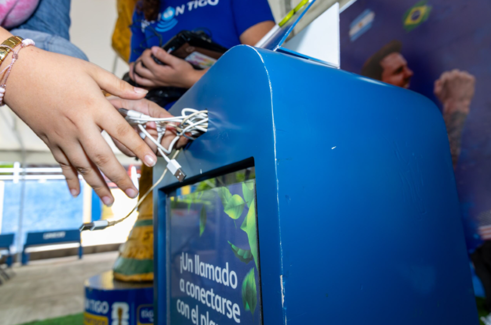 Universitarios se suman a jornada de reciclaje electrónico impulsada por Tigo