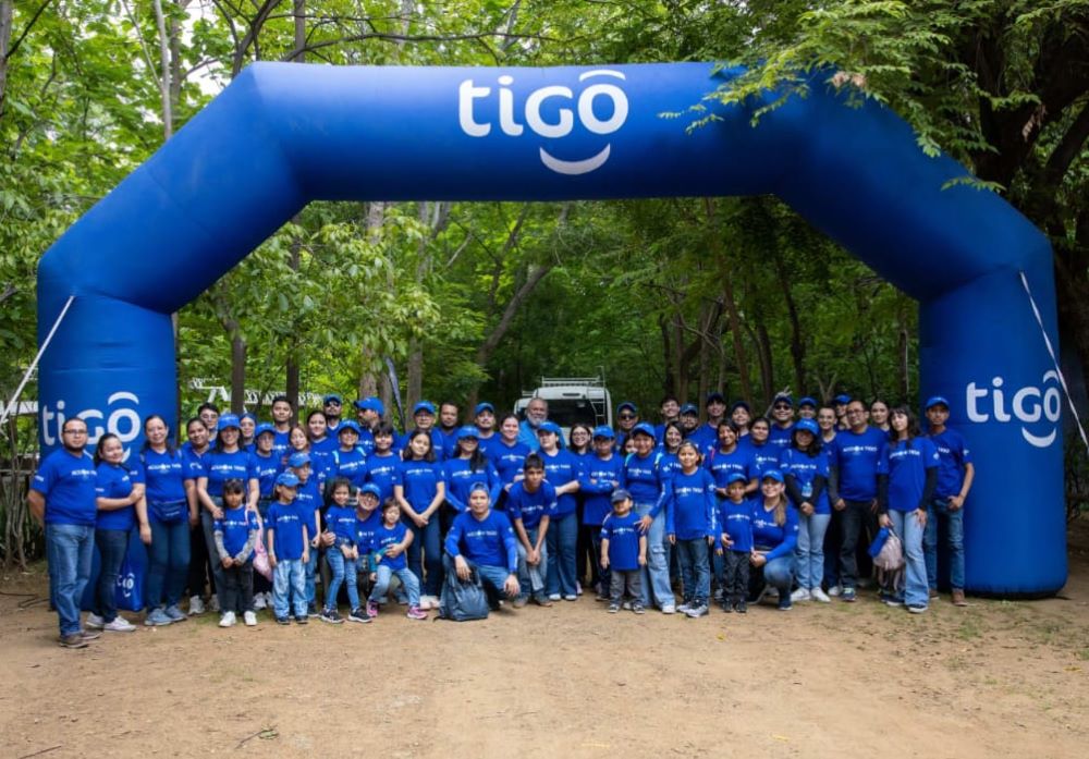 Tigo Nicaragua siembre más de 1,000 árboles en Reserva Natura 