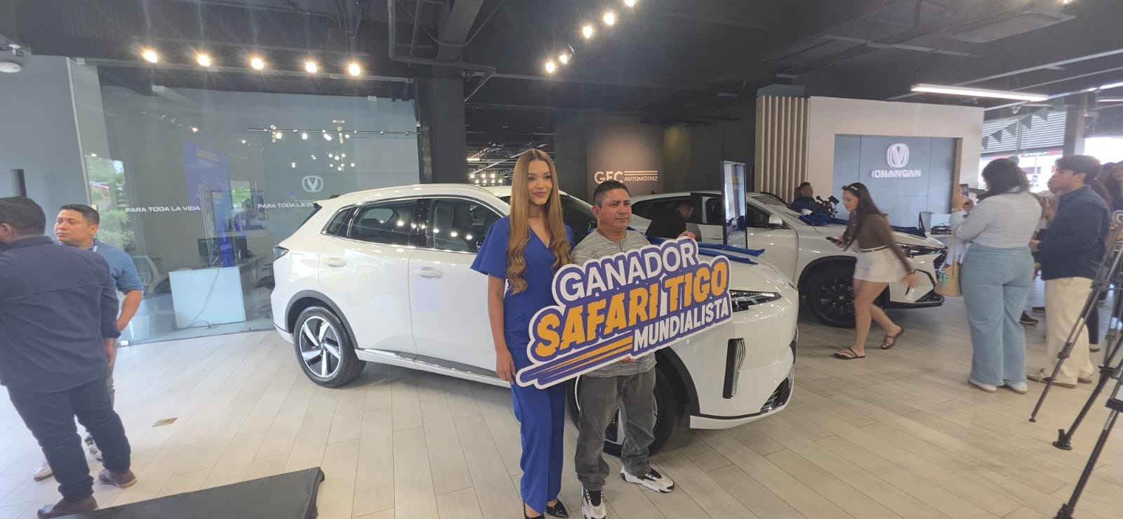 Tigo Nicaragua entrega camionetas a ganadores de Safari Mundialista