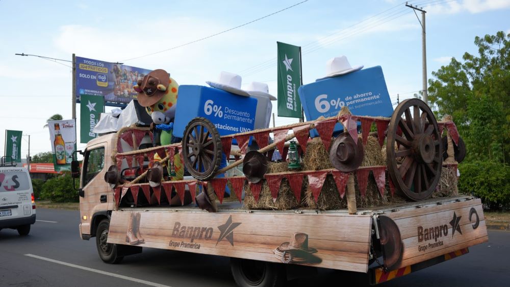 Banpro en desfile de carrozas en los Hípicos de Managua