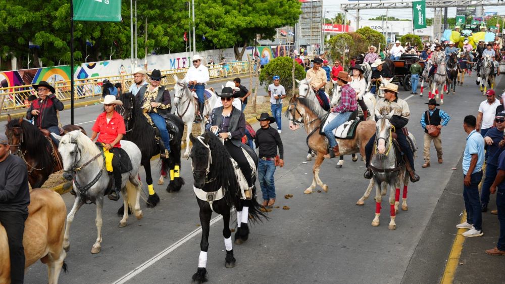 Banpro en desfile de carrozas en los Hípicos de Managua