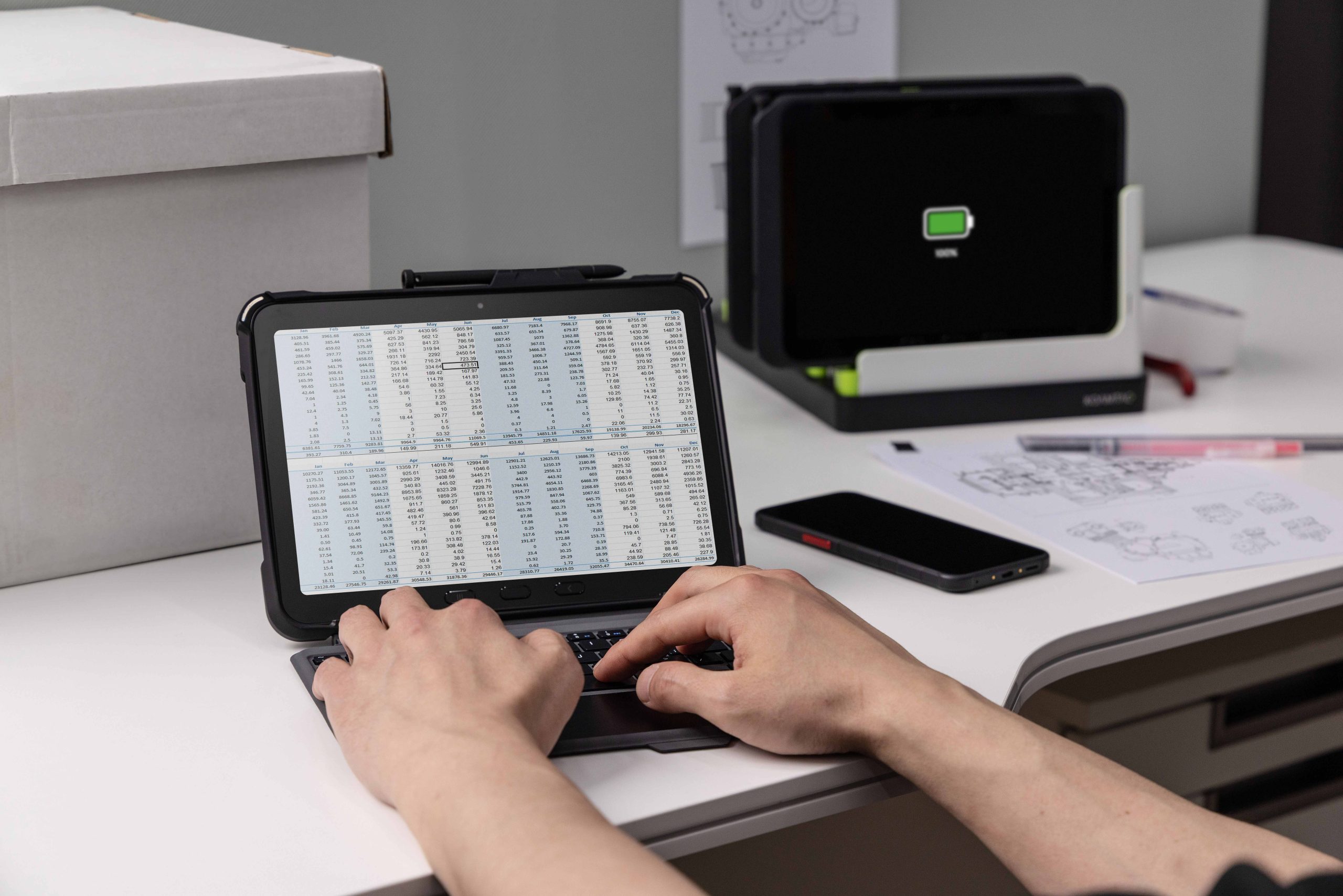 ¿Cómo transformar tu smartphone en una oficina móvil eficiente?