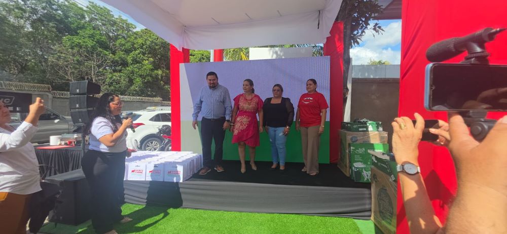 Distrito Carnic y Banpro premian ganadores de la promoción Comprá y Ganá
