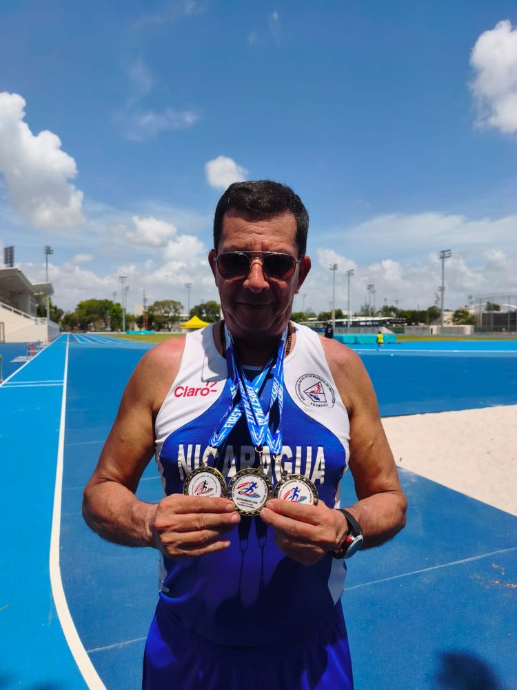 Pedro Nolasco gana 3 medallas de oro en Internacional de Atletismo Máster