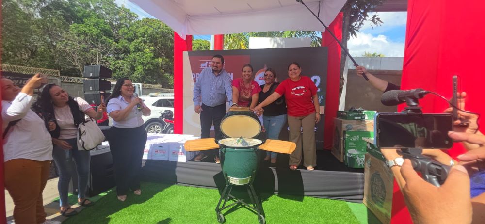 Distrito Carnic y Banpro premian ganadores de la promoción Comprá y Ganá